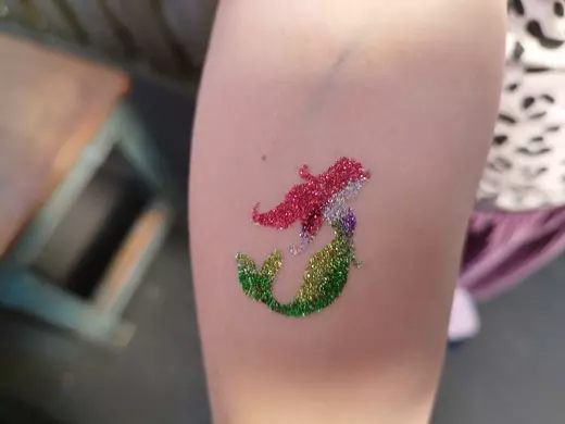 Glittertattoos op festival